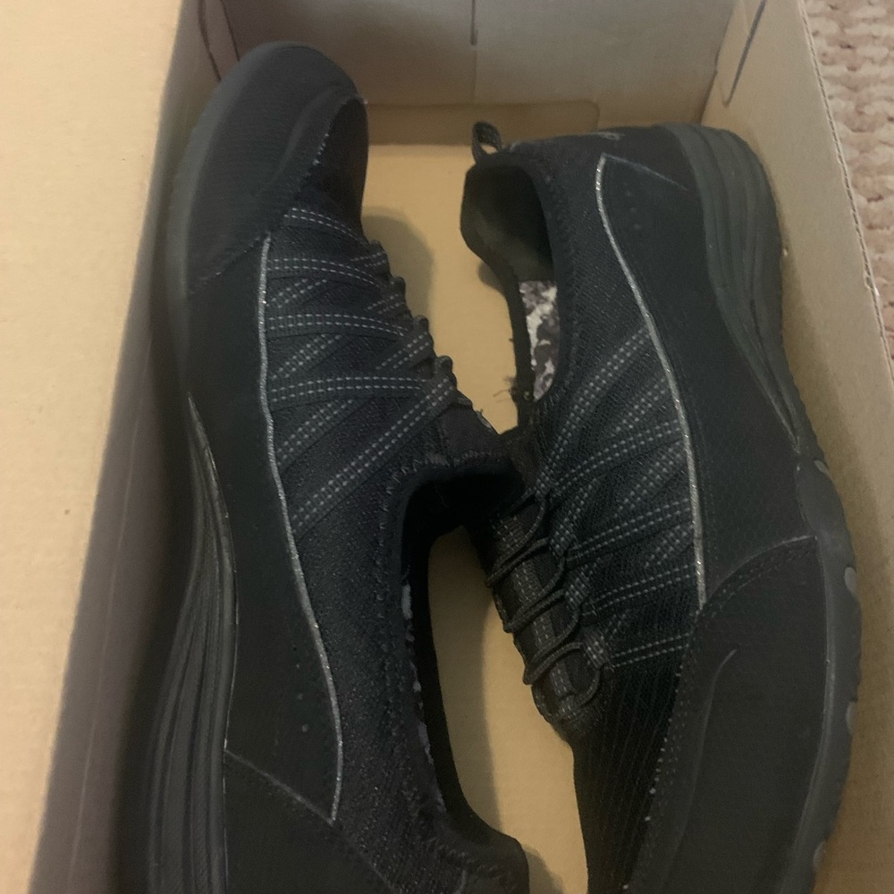 Black sketchers athletic shoes wide fit